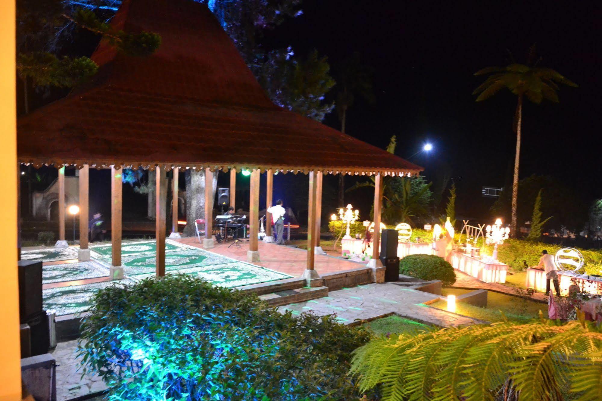 Hotel Indah Palace Таванґманґу Екстер'єр фото